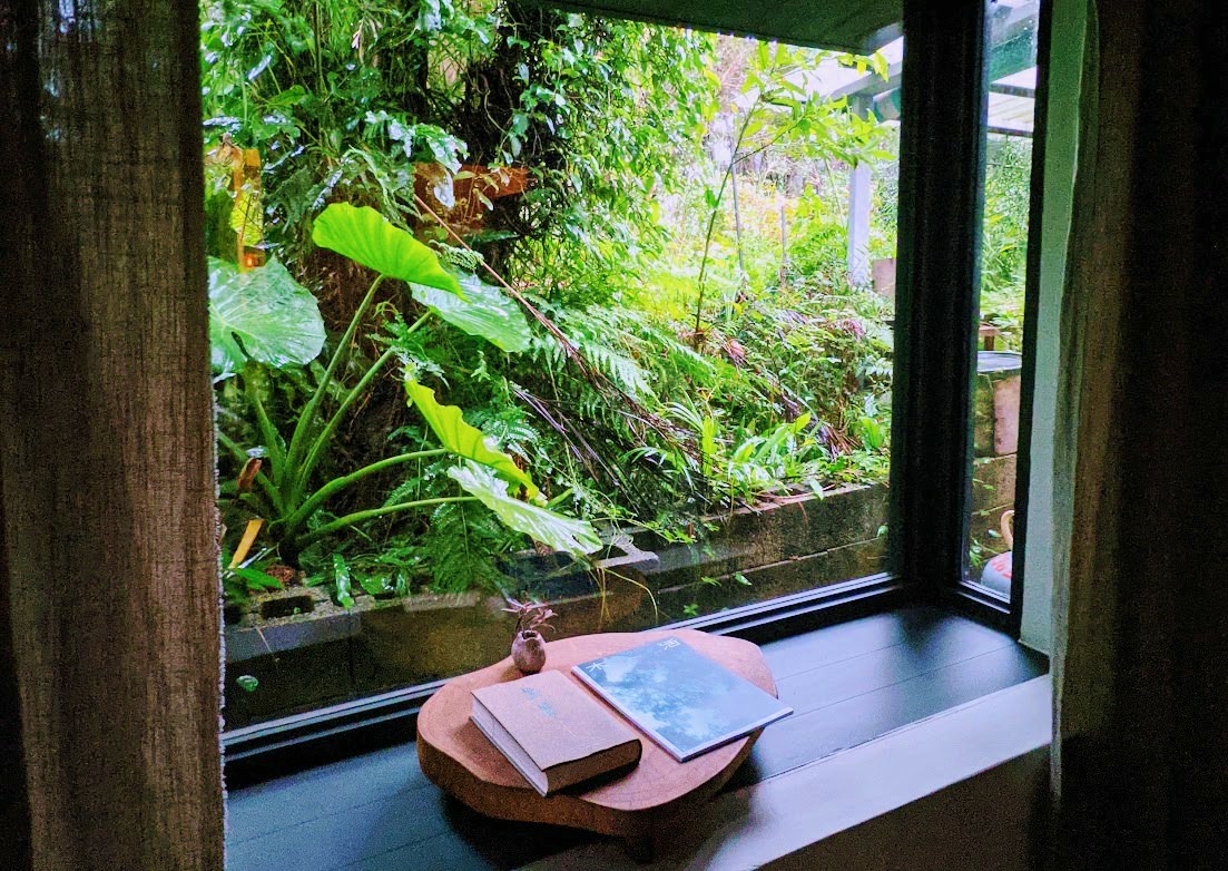 三芝小旅行: 療癒海景咖啡 Villa Sugar、山中的綠意溫室 Papa在三芝 民宿 咖啡廳、兩層樓高書牆秘密基地 有故事也居 - 第20張圖