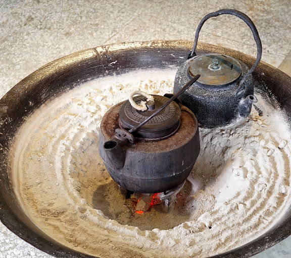 大溪老茶廠 時光彷彿停留的迷濛斑駁藍灰建築