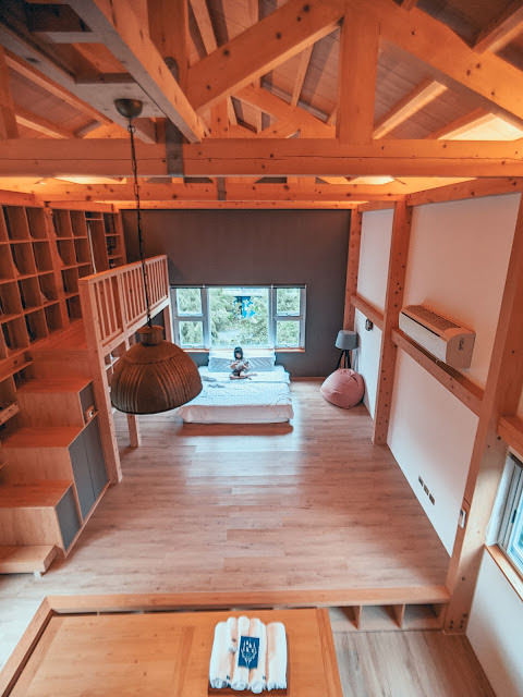 串連土地與文化的情感，宛如獨享私人美術館般的住宿。三星四季・小時家民宿
