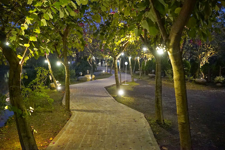 台南小旅行: 十鼓文化園區、台南都會公園奇美博物館、七股鹽山、安平樹屋