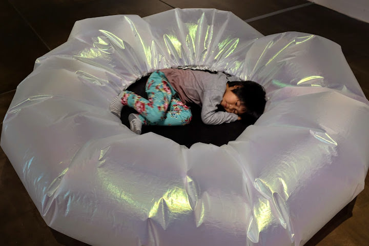 走進作品之中  視覺之外的觸覺感受與空間體驗: 王德瑜個展