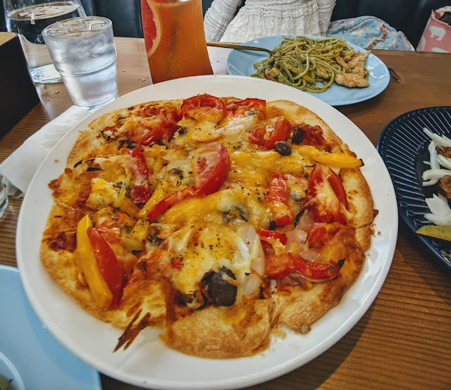 舊時小教堂，華麗變身成為複合式餐酒館。桃園中壢 癮食聖堂 POPPY CHURCH﻿。