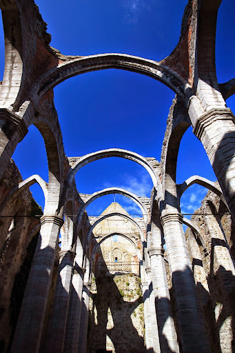 瑞典 哥德蘭島 Visby: St. Karins Church Ruin 華麗的拱形、廣場上的市集和童話般的小屋