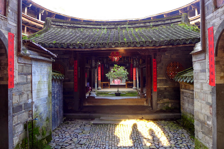 南溪土樓群: 書香門第衍香樓、荒涼廢墟立本樓、回音繚繞環極樓