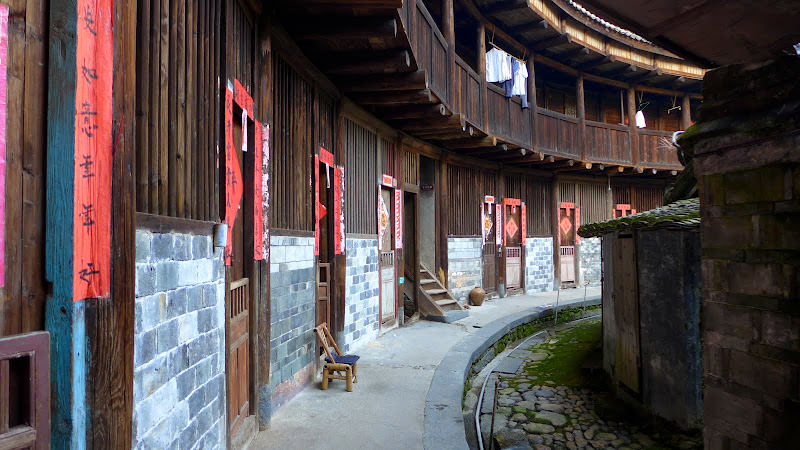 南溪土樓群: 書香門第衍香樓、荒涼廢墟立本樓、回音繚繞環極樓