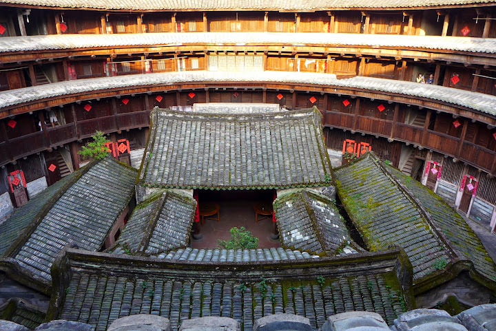 南溪土樓群: 書香門第衍香樓、荒涼廢墟立本樓、回音繚繞環極樓