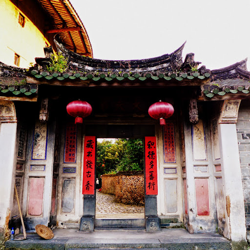 南溪土樓群: 書香門第衍香樓、荒涼廢墟立本樓、回音繚繞環極樓