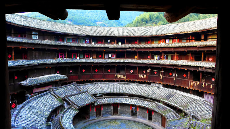 南溪土樓群: 書香門第衍香樓、荒涼廢墟立本樓、回音繚繞環極樓