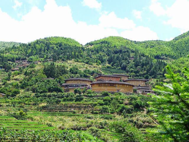 比較商業化的土樓: 承啟樓、塔下村、東倒西歪裕昌樓、田螺坑土樓群