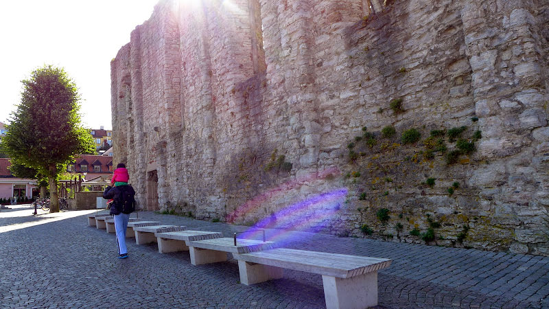 瑞典 哥德蘭島 Visby: St. Karins Church Ruin 華麗的拱形、廣場上的市集和童話般的小屋