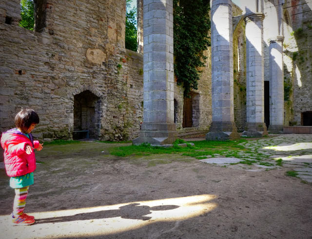 瑞典 哥德蘭島 Visby: St. Karins Church Ruin 華麗的拱形、廣場上的市集和童話般的小屋