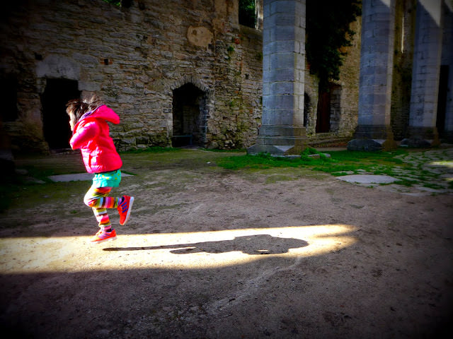 瑞典 哥德蘭島 Visby: St. Karins Church Ruin 華麗的拱形、廣場上的市集和童話般的小屋