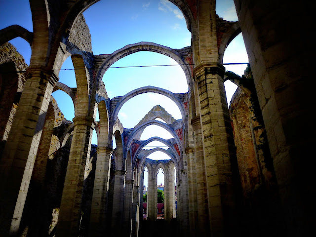 瑞典 哥德蘭島 Visby: St. Karins Church Ruin 華麗的拱形、廣場上的市集和童話般的小屋