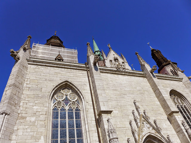 瑞典 哥德蘭島 Visby: St. Mary’s Cathedral 和女兒一起在教堂裡畫畫