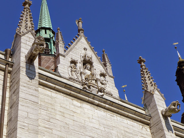 瑞典 哥德蘭島 Visby: St. Mary’s Cathedral 和女兒一起在教堂裡畫畫