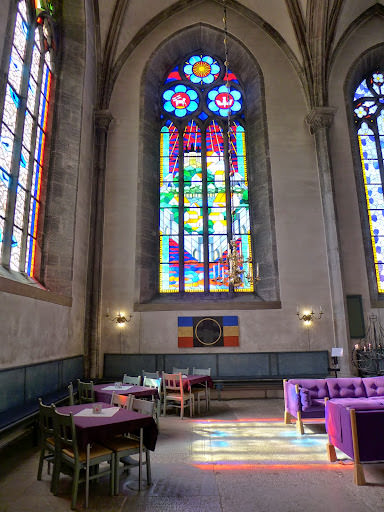 瑞典 哥德蘭島 Visby: St. Mary’s Cathedral 和女兒一起在教堂裡畫畫