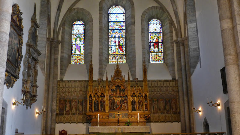 瑞典 哥德蘭島 Visby: St. Mary’s Cathedral 和女兒一起在教堂裡畫畫