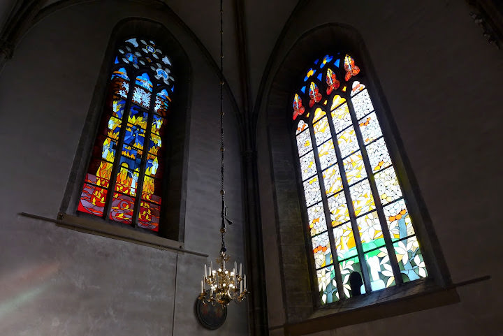 瑞典 哥德蘭島 Visby: St. Mary’s Cathedral 和女兒一起在教堂裡畫畫