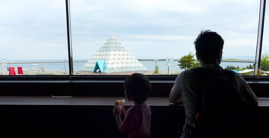 青森市：青森縣立美術館 奈良美智的療癒白色大狗、青森觀光物產館、Hotel & Spa 青森