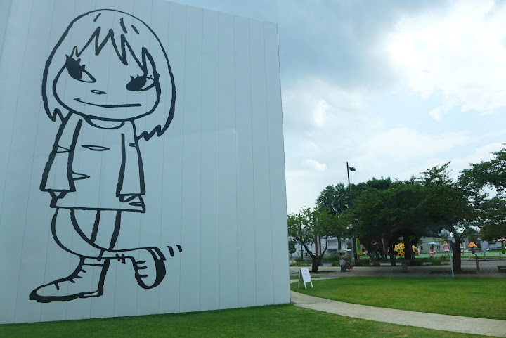 青森縣：十和田市現代美術館。街道上的繽紛戶外裝置藝術展覽場