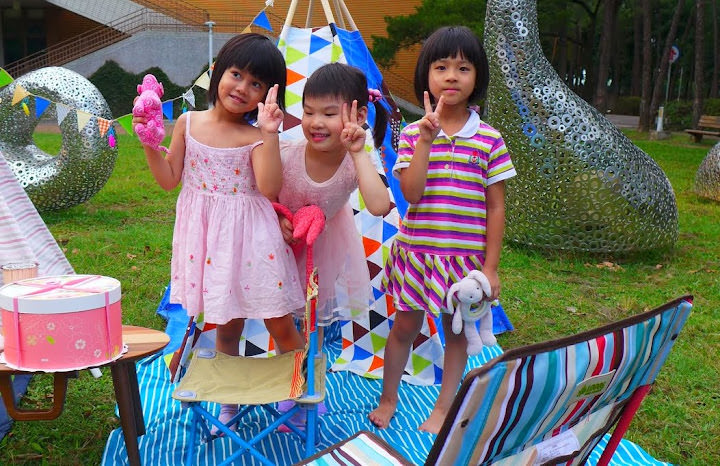 夏日夜晚的戶外生日派對