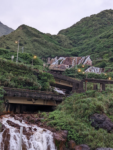 金漫會館: 金瓜石天主堂改建而成的民宿，充滿日式氛圍 坐擁山海景點。