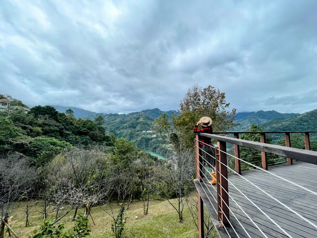 桃園 復興區: 遠眺溪谷與群山的開闊風景 角板山行館、歐風童話小屋 普拉多山丘假期