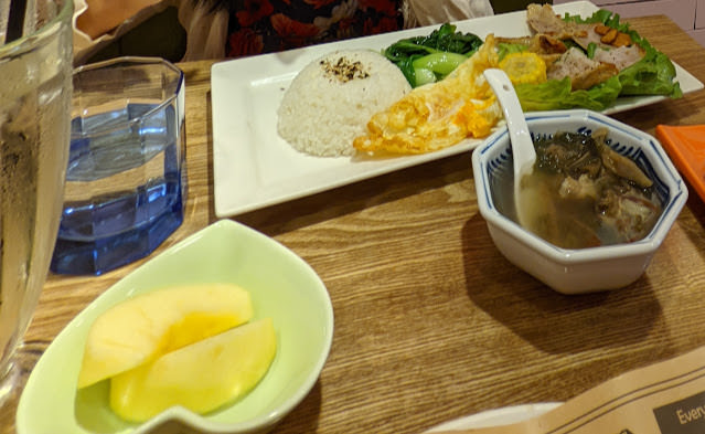 桃園中壢  月喨貓輕食館/月喨貓咪咖啡館 小巧可愛的貓咪咖啡廳