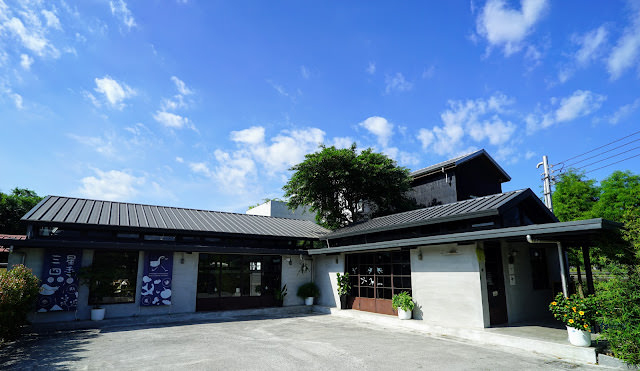 串連土地與文化的情感，宛如獨享私人美術館般的住宿。三星四季・小時家民宿