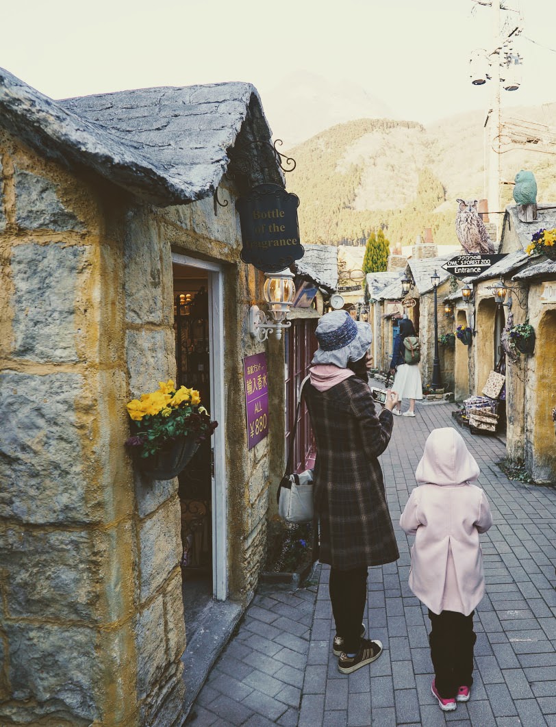 由布院 YUFUIN FLORAL VILLAGE、湯之坪街道、金鱗湖