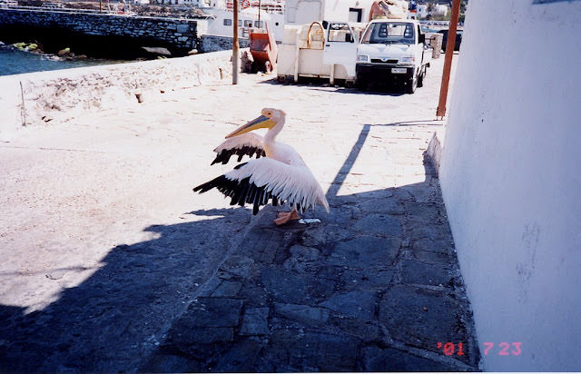 希臘小島 米克諾斯 Mykonos 深藍的愛琴海、淺藍的天空、教堂的藍色圓頂
