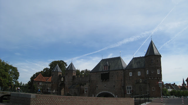The Netherlands 初秋荷蘭的大城小鎮 – II: 羅宮 Paleis Het Loo、羊角村 Giethoorn、沃倫丹 Volendam、阿姆斯特丹 Amsterdam