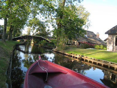 The Netherlands 初秋荷蘭的大城小鎮 – II: 羅宮 Paleis Het Loo、羊角村 Giethoorn、沃倫丹 Volendam、阿姆斯特丹 Amsterdam