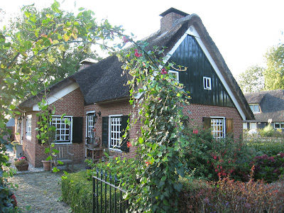 The Netherlands 初秋荷蘭的大城小鎮 – II: 羅宮 Paleis Het Loo、羊角村 Giethoorn、沃倫丹 Volendam、阿姆斯特丹 Amsterdam