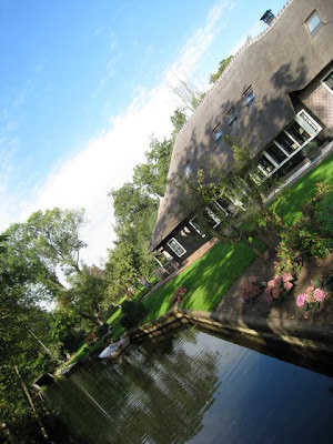 The Netherlands 初秋荷蘭的大城小鎮 – II: 羅宮 Paleis Het Loo、羊角村 Giethoorn、沃倫丹 Volendam、阿姆斯特丹 Amsterdam