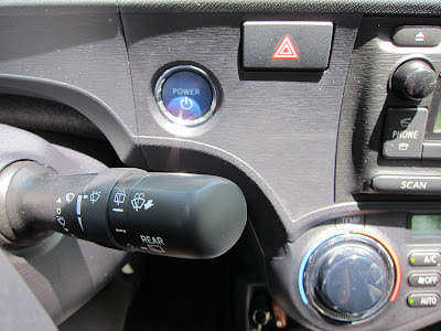 Prius C 小開箱 + 小小模特兒代言