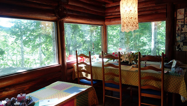 美瑛、富良野和麓鄉: 富良野公寓式飯店 Fresh Powder Furano、富田農場、森林精靈的陽台、北西之丘、cafe de la paix、麓鄉之森撿來的家、麵包超人工坊、金山湖、後藤純男美術館