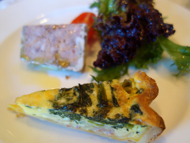 美瑛、富良野和麓鄉: 富良野公寓式飯店 Fresh Powder Furano、富田農場、森林精靈的陽台、北西之丘、cafe de la paix、麓鄉之森撿來的家、麵包超人工坊、金山湖、後藤純男美術館