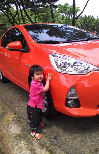 Prius C 小開箱 + 小小模特兒代言