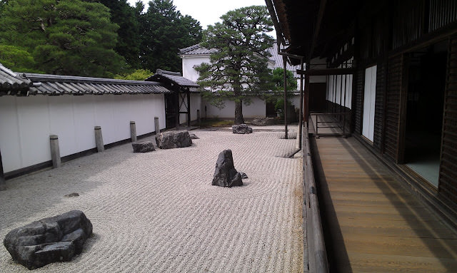 京都: 南禪寺、天授庵 晶瑩剔透的新綠色星星