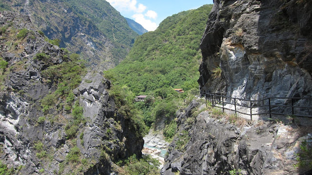 吹吹風 小旅行 花蓮景點紀錄: 太魯閣、林田山、石梯坪、六十石山金針花、阿德南斯民宿、花蓮市