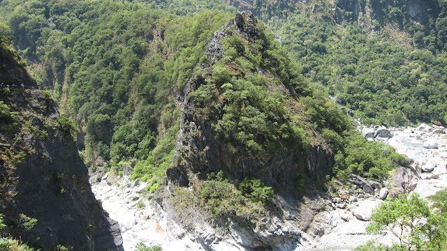 吹吹風 小旅行 花蓮景點紀錄: 太魯閣、林田山、石梯坪、六十石山金針花、阿德南斯民宿、花蓮市