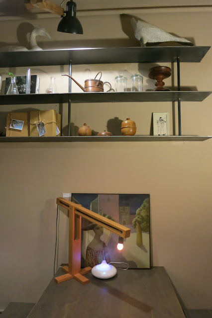 伊聖詩私房書櫃 Charming Reading Space with Aroma of Food and Herbal Essences