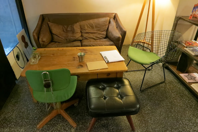伊聖詩私房書櫃 Charming Reading Space with Aroma of Food and Herbal Essences