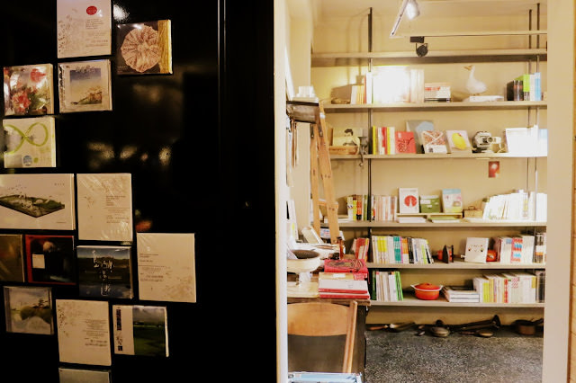 伊聖詩私房書櫃 Charming Reading Space with Aroma of Food and Herbal Essences