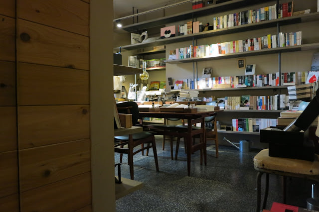 伊聖詩私房書櫃 Charming Reading Space with Aroma of Food and Herbal Essences
