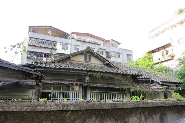 伊聖詩私房書櫃 Charming Reading Space with Aroma of Food and Herbal Essences