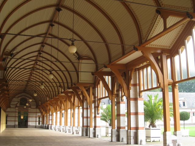 The Netherlands 初秋荷蘭的大城小鎮 – II: 羅宮 Paleis Het Loo、羊角村 Giethoorn、沃倫丹 Volendam、阿姆斯特丹 Amsterdam