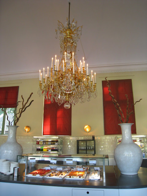 The Netherlands 初秋荷蘭的大城小鎮 – II: 羅宮 Paleis Het Loo、羊角村 Giethoorn、沃倫丹 Volendam、阿姆斯特丹 Amsterdam