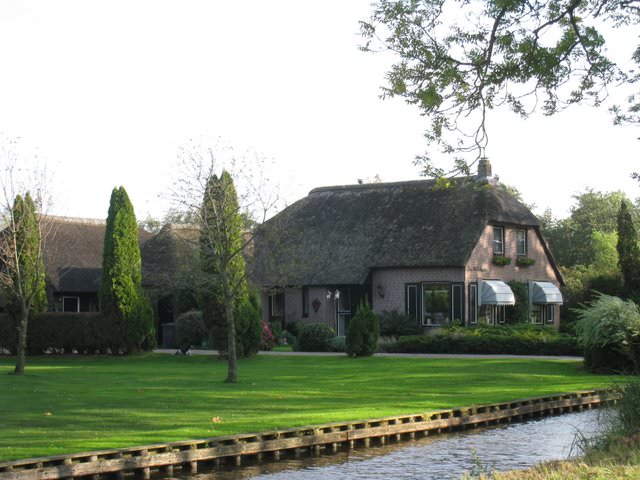 The Netherlands 初秋荷蘭的大城小鎮 – II: 羅宮 Paleis Het Loo、羊角村 Giethoorn、沃倫丹 Volendam、阿姆斯特丹 Amsterdam